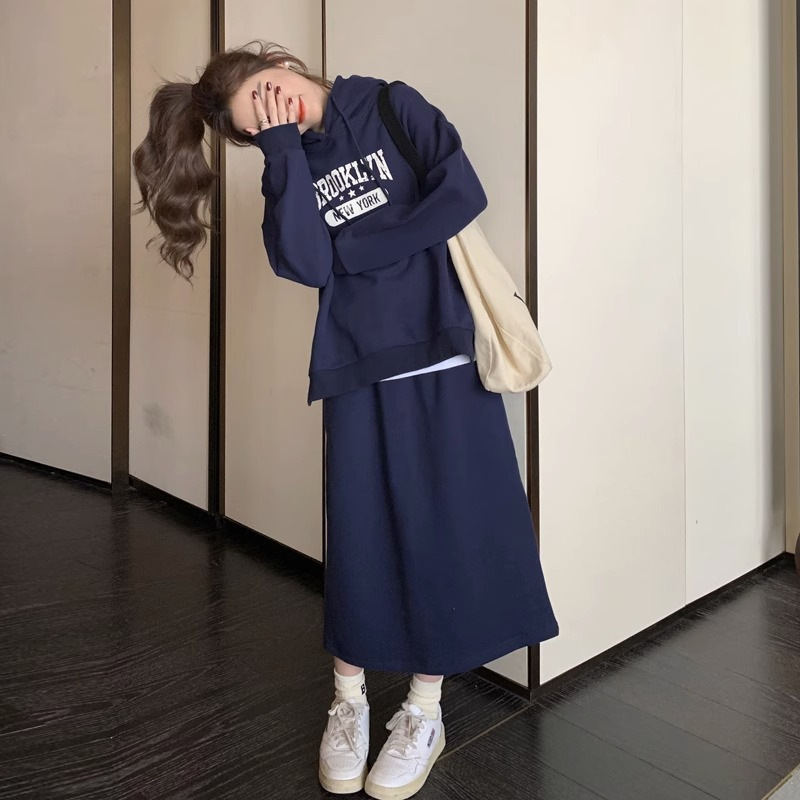 Cross-border autumn plus size slimming and stylish age-reducing set for women, including a hooded sweatshirt and a half skirt, suitable for plus-size women up to 200 pounds