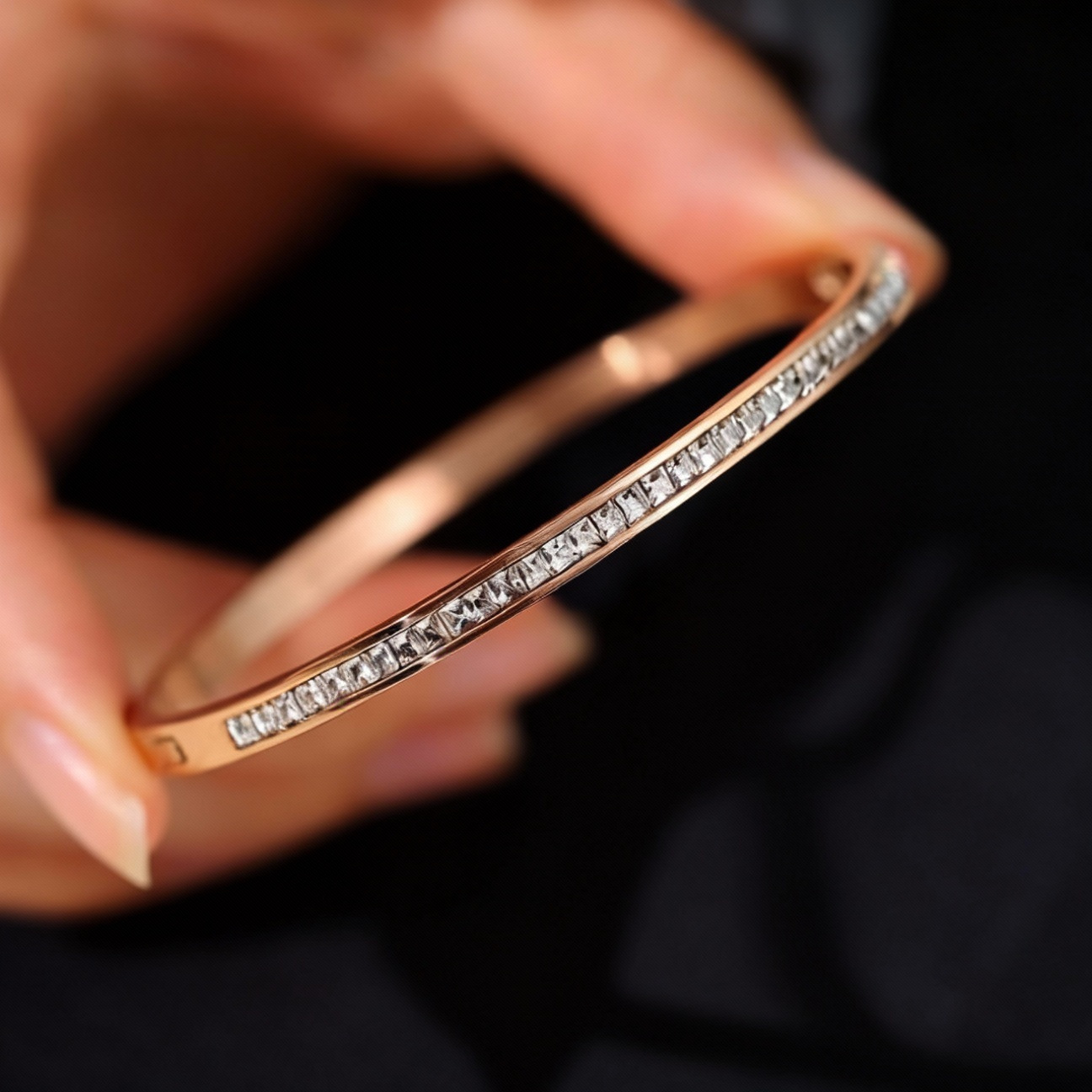 Wholesale Stainless Steel Bracelet for Women, Non-fading, Diamond-embedded, Unique Design, Versatile Titanium Steel Bracelet