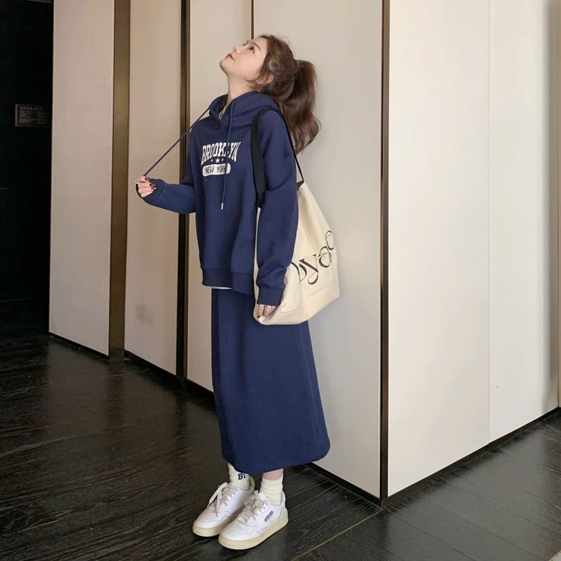 Cross-border autumn plus size slimming and stylish age-reducing set for women, including a hooded sweatshirt and a half skirt, suitable for plus-size women up to 200 pounds