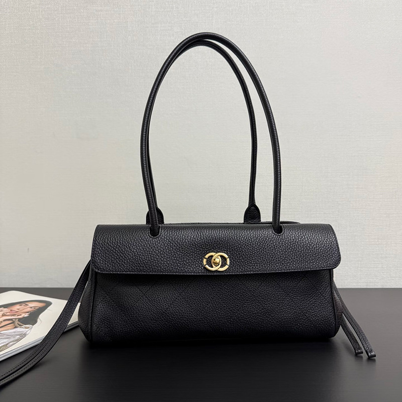 Ins influencer's same style Chanel-inspired quilted large capacity shoulder bag, versatile for commuting and everyday use, 2026 new women's handbag
