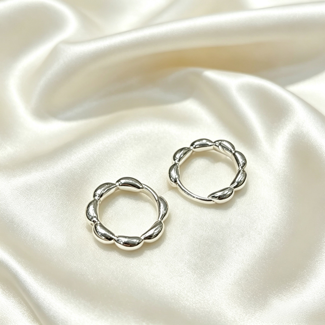 Trendy seven-grain rice earrings, small and simple, minimalist plain hoop earring studs, niche design, high-end, fashionable, unique, versatile
