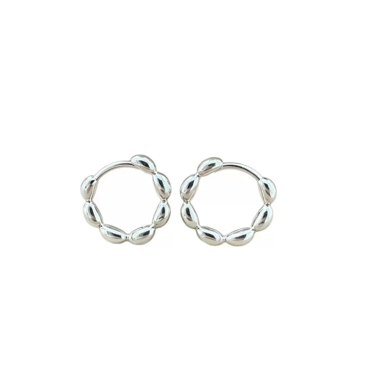 Trendy seven-grain rice earrings, small and simple, minimalist plain hoop earring studs, niche design, high-end, fashionable, unique, versatile