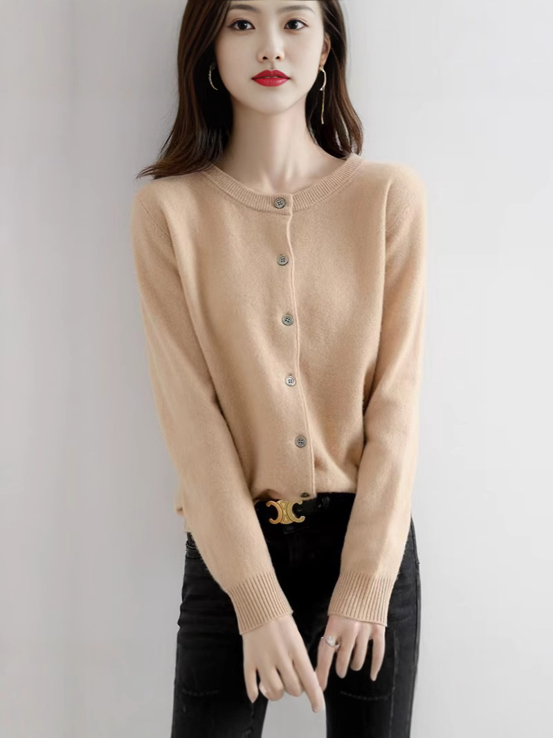 2025 New Spring and Autumn Round Neck Knitted Cardigan for Women, Loose and Slim Fit Sweater, Fashionable and Versatile Short Top, Women's Jacket