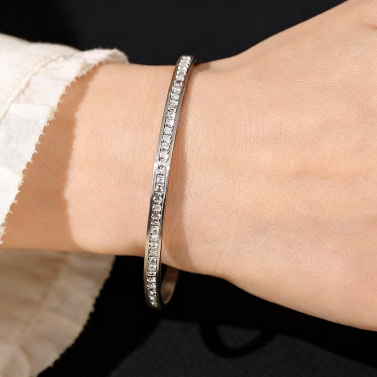 Wholesale Stainless Steel Bracelet for Women, Non-fading, Diamond-embedded, Unique Design, Versatile Titanium Steel Bracelet