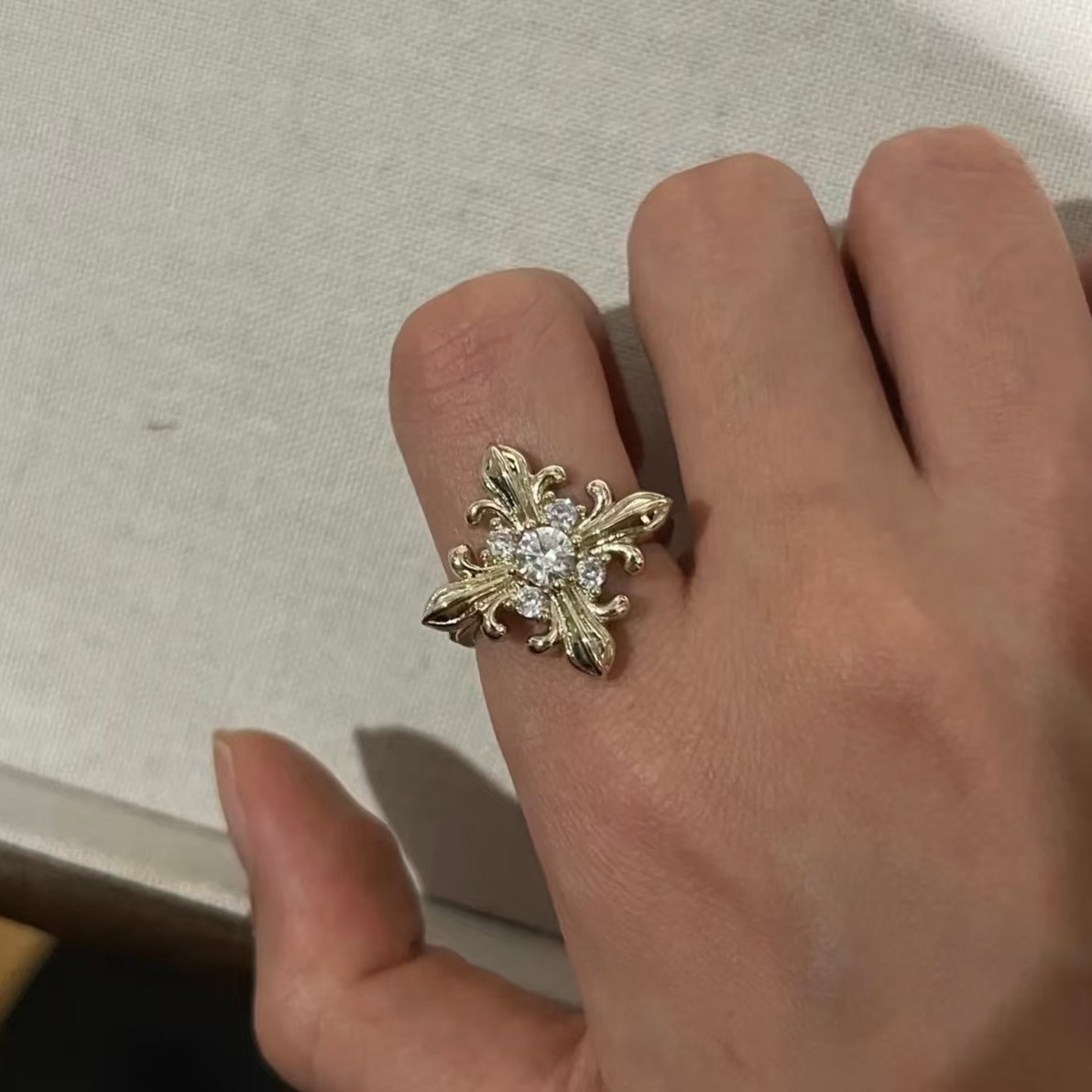 Hengzi Family Iris Square Ring for Women, Adjustable Opening, Retro Luxury Melaard Accessory, Niche Ring