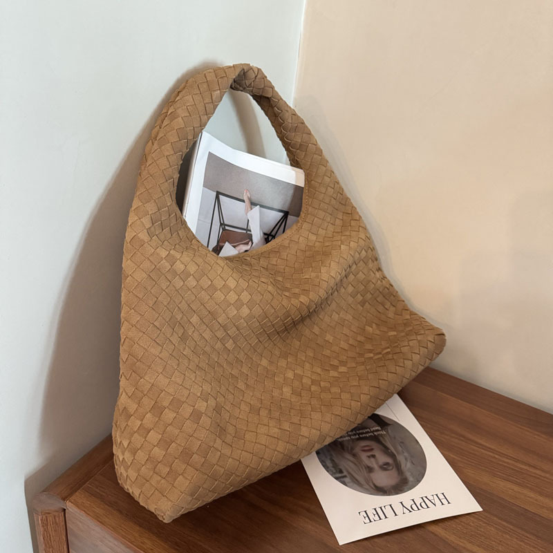 Vintage large capacity high-end hand-woven bucket bag new women's tote shoulder underarm bag