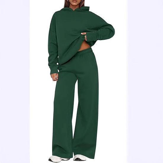 Two-piece women's sport set, including a solid color, long-sleeved, hooded sweatshirt with fleece lining and loose, wide-leg sports pants, suitable for autumn and winter