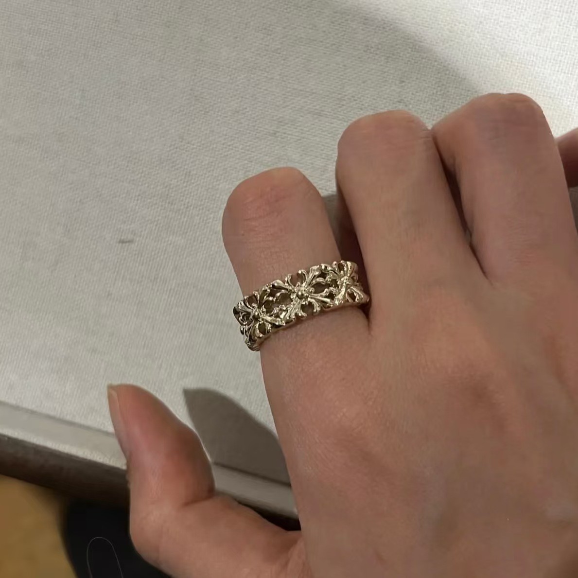 Hengzi Family Iris Square Ring for Women, Adjustable Opening, Retro Luxury Melaard Accessory, Niche Ring