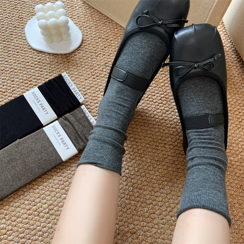 Wholesale autumn and winter women's gray stacked socks, coffee-colored mid-calf socks, Korean style seamless socks, versatile long cotton socks, anti-pilling