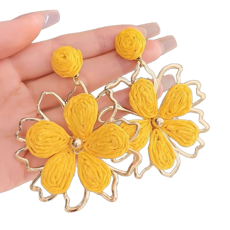 Summer seaside vacation style large flower earrings, Bohemian exaggerated straw-woven ear accessories, women's earrings, great for travel photos