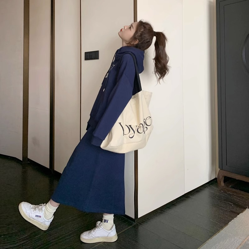 Cross-border autumn plus size slimming and stylish age-reducing set for women, including a hooded sweatshirt and a half skirt, suitable for plus-size women up to 200 pounds