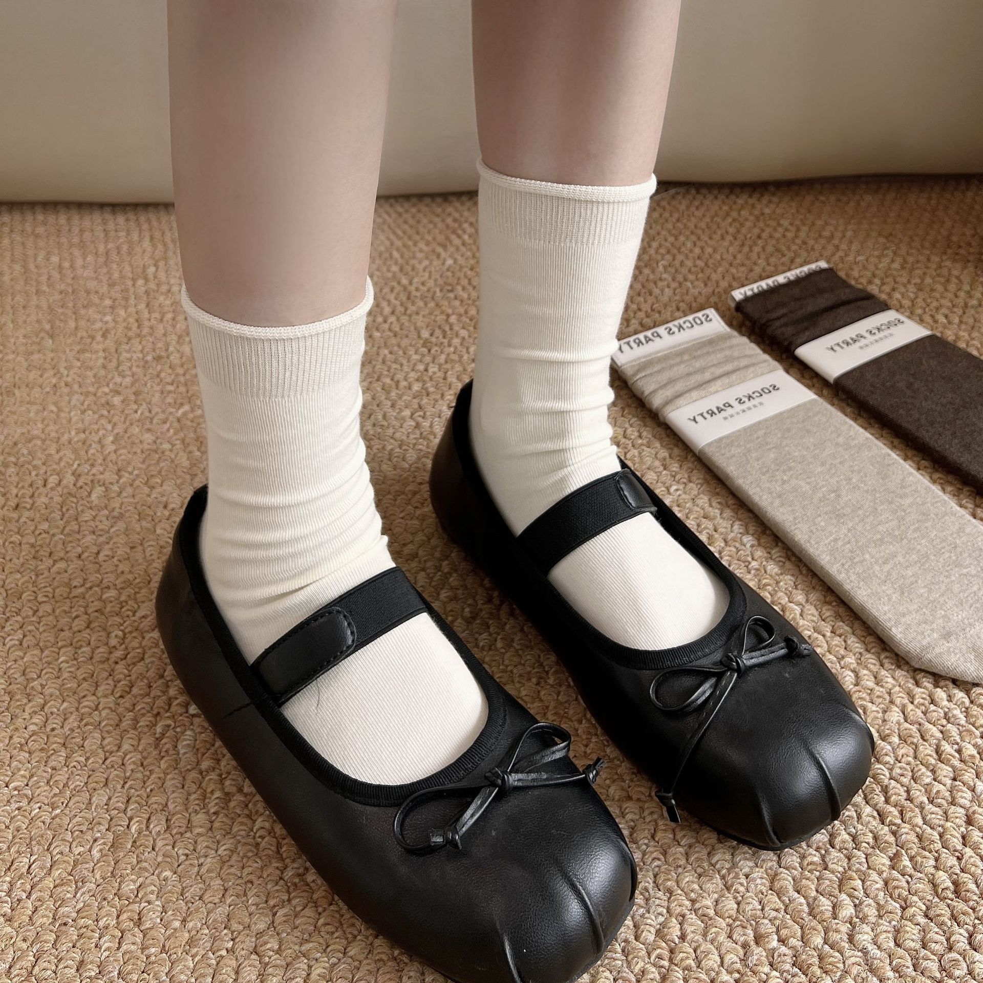 Wholesale autumn and winter women's gray stacked socks, coffee-colored mid-calf socks, Korean style seamless socks, versatile long cotton socks, anti-pilling