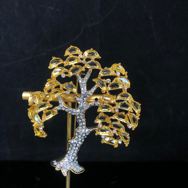 Lucky money tree brooch, gold-plated copper with zircon, an elegantly and fashionably designed money tree pin