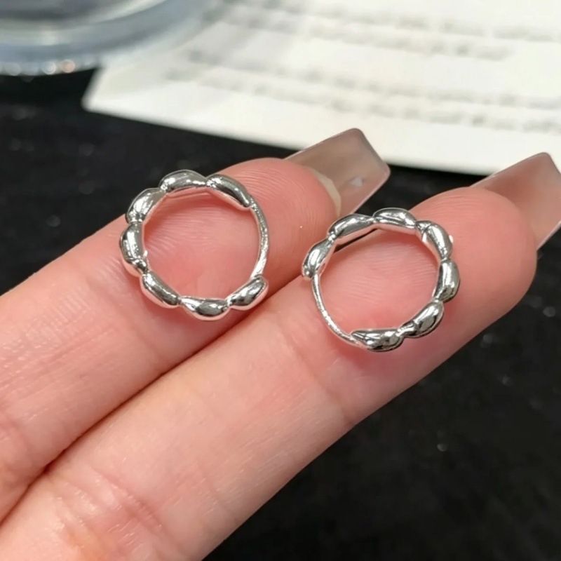 Trendy seven-grain rice earrings, small and simple, minimalist plain hoop earring studs, niche design, high-end, fashionable, unique, versatile