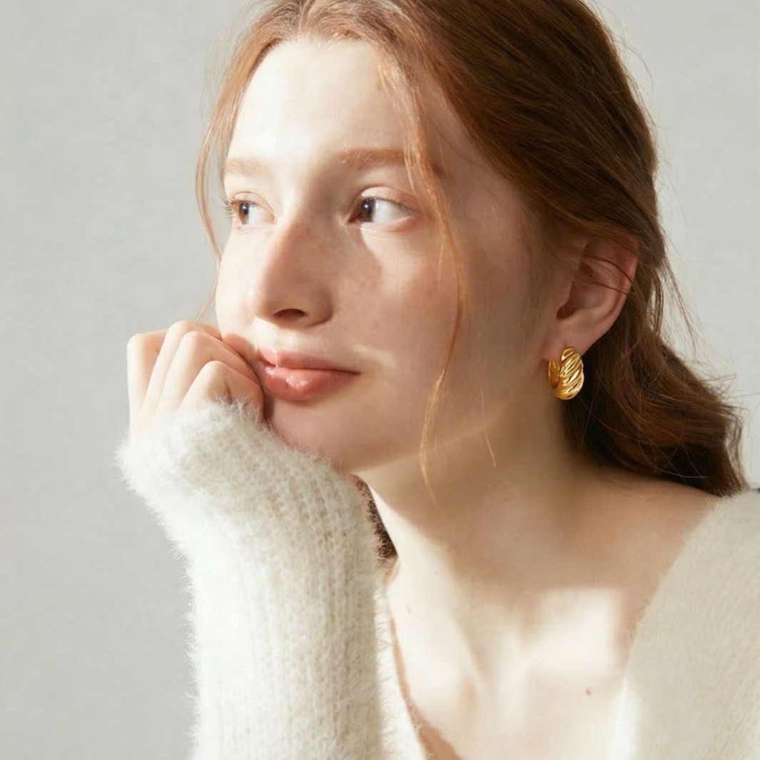 Copper alloy earring star horn hoop earrings, fashionable and simple, unique and versatile, suitable for women